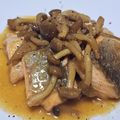 kaori238's cooksnap of when they made 秋香る 鮭としめじのバターしょうゆ.