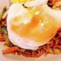 こずっぺ's cooksnap of when they made お母さんの味♪目玉焼きon焼きそば.