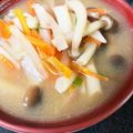 バウチャン's cooksnap of when they made 具沢山の味噌汁④大根とじゃがいもの味噌汁.