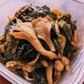 喜八＆Hacchi's cooksnap of when they made 地味～だけど旨い☆ワカメと舞茸の甘辛✿.