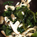 冷蔵庫レスキュー隊's cooksnap of when they made きのことわかめの和風和え★宇都宮学校給食.