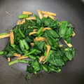 クックANLLO1☆'s cooksnap of when they made サッと簡単【小松菜と油揚げのだし炒め】.