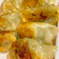 ゆっくん1129's cooksnap of when they made 材料２つ❗簡単❗もちもち✨手作り餃子の皮.