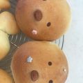 かなん02's cooksnap of when they made 丸パンを簡単に可愛く♡小鳥の顔のパン.