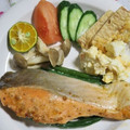 mmameco's cooksnap of when they made 簡単☆甘塩鮭といんげんのバター醤油炒め.