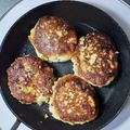 アクセル☆'s cooksnap of when they made 田作りリメイク はんぺんバーグ.