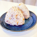 sara0802's cooksnap of when they made 鮭フレークと ゆかり の おにぎり.