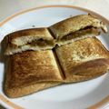 papikun's cooksnap of when they made 残ったカレーでホットサンド.