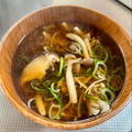 azbjbn's cooksnap of when they made きのことわかめのお味噌汁♪.