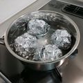 オーガ's cooksnap of when they made うっかり割れた卵で茹で卵.
