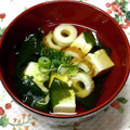 にきけん's cooksnap of when they made 豆腐とわかめとちくわのお吸い物.