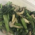 はちみつココア's cooksnap of when they made 春菊大量消費＊春菊としめじの塩バター炒め.