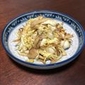 四児のハハ's cooksnap of when they made 塩漬け白菜とまいたけのバター醤油炒め.