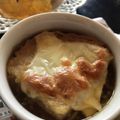 ぴかっちょん's cooksnap of when they made 簡単アメ色玉ねぎでオニオンスープ.