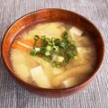 トモ２'s cooksnap of when they made 豆腐・にんじん・油揚げの味噌汁.