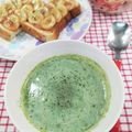 在宅勤務のおじさん's cooksnap of when they made ブレンダーで！簡単☆ほうれんそうスープ.
