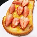 そらいろ猫's cooksnap of when they made すっぱい苺も美味しくなる幸せトースト¨̮.