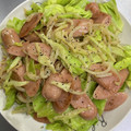 かーけー☆'s cooksnap of when they made キャベツと魚肉ソーセージのマヨぽん炒め.