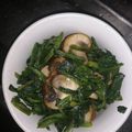 kyokoha's cooksnap of when they made マッシュルームとほうれん草の炒め物.