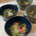 tsumusio's cooksnap of when they made 塩鮭と白菜の中華スープ.