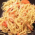 ame-ikuru's cooksnap of when they made スモークサーモンと白ネギのオイルパスタ.