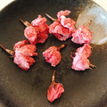 Rika☆Rin's cooksnap of when they made フワッと咲いた。桜の塩漬け使い方コツ.