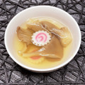 yokon☆'s cooksnap of when they made 舞茸とかまぼこのお吸い物.