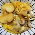 クック茶々茶's cooksnap of when they made 母の味真似てジャガイモとタマネギの卵とじ.