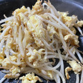 ずぼら伝説's cooksnap of when they made 強火でちゃっとフライパンでもやしの卵炒め.