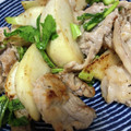 562921's cooksnap of when they made カブと豚こまの塩炒め.