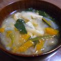 お塩と砂糖's cooksnap of when they made 南瓜玉ねぎ榎油揚げホウレン草のお味噌汁.