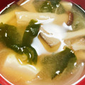 みなぴっぴ☆'s cooksnap of when they made エリンギとわかめのお味噌汁.