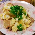 ばく★ちく's cooksnap of when they made ～給料日前に～豆腐と麩の卵とじ丼.