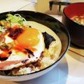 ダッフィーニーうに's cooksnap of when they made 簡単☆ラー油&ネギのせハムエッグ丼♪.