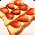 そらいろ猫's cooksnap of when they made いちごと練乳の幸せトースト.