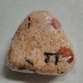 nyaoko♪'s cooksnap of when they made ウインナーがゴロゴロおにぎり.