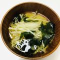 azbjbn's cooksnap of when they made ズボラ簡単！ワカメとモヤシの味噌汁.