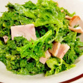 よしよしのキッチン☆'s cooksnap of when they made 簡単小鉢♪わさび菜とベーコンのマヨ炒め.