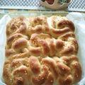 Ｌ君の美猫's cooksnap of when they made メープル風味のお花パン.