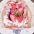 ♡sayulily♡'s cooksnap of when they made 苺&クリームチーズ小倉トースト.