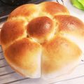 Beかんせい's cooksnap of when they made 自家製甘酒で☆お花の形のちぎりパン☆.