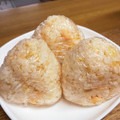 かつぞう☆'s cooksnap of when they made 鮭フレーク&あげ玉入りおむすび(旨い).