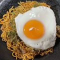 KAORU4649's cooksnap of when they made お母さんの味♪目玉焼きon焼きそば.