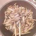 かりん★3児ママ's cooksnap of when they made 簡単！ごぼうとしめじのみそ炒め.