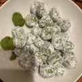 おそらのお菓子's cooksnap of when they made 抹茶のスノーボール.