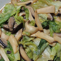 ナーちゃん's cooksnap of when they made ご飯が進むレタスときのこの旨バター炒め♪.