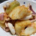 ずぼら伝説's cooksnap of when they made じゃがいもとイカのにんにくバター炒め.