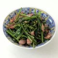 犬Gyami's cooksnap of when they made ハナッコリーとベーコンの炒め物.