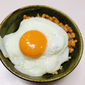 azbjbn's cooksnap of when they made 納豆ご飯の目玉焼きのっけ.