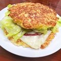 RJH's cooksnap of when they made 朝ごはんに 簡単！たまごライスバーガー.